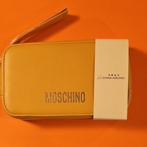 Moschino Mustard Yellow Wristlet China Airlines First Class Vanity